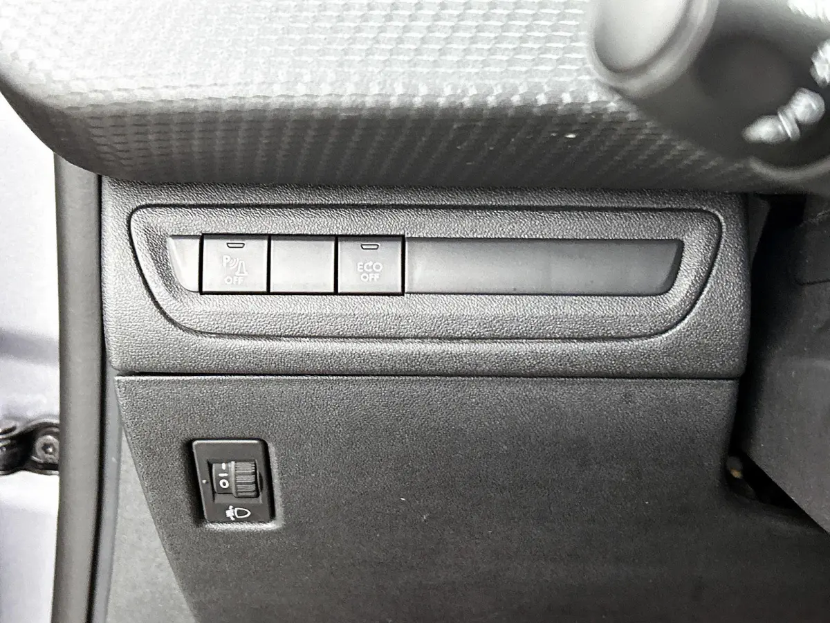 SUV Crossway 130pk Automaat | Navigatie | Panoramadak | Achteruitrijcamera | Leder/Alcantara | Climate Control | Cruise Control | Parkeersensoren | Grip Control | Apple Carplay / Android Aut