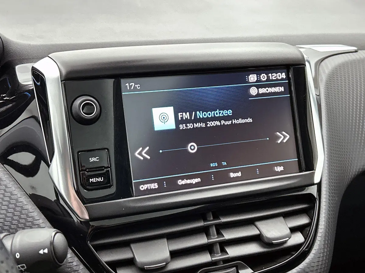 SUV Crossway 130pk Automaat | Navigatie | Panoramadak | Achteruitrijcamera | Leder/Alcantara | Climate Control | Cruise Control | Parkeersensoren | Grip Control | Apple Carplay / Android Aut