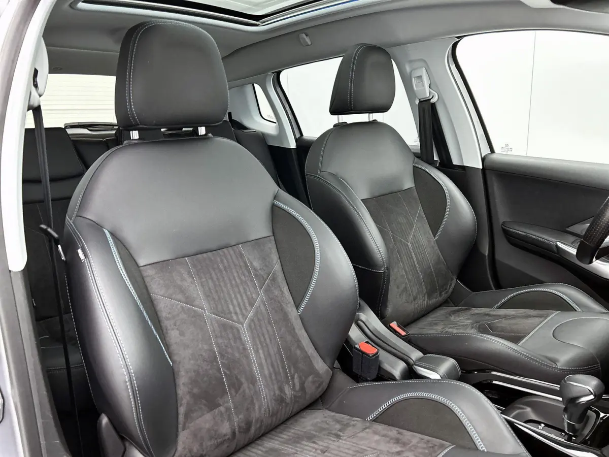 SUV Crossway 130pk Automaat | Navigatie | Panoramadak | Achteruitrijcamera | Leder/Alcantara | Climate Control | Cruise Control | Parkeersensoren | Grip Control | Apple Carplay / Android Aut