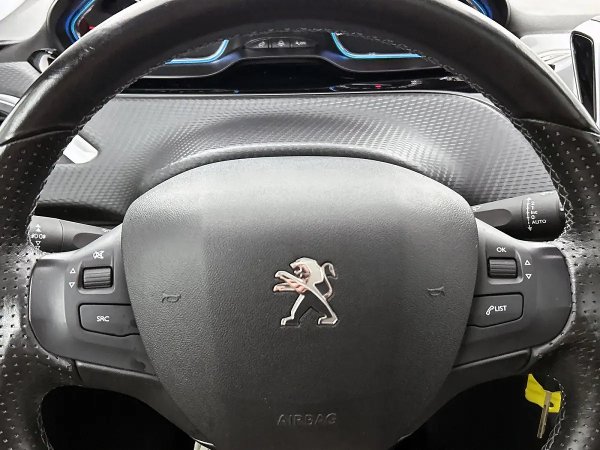SUV Crossway 130pk Automaat | Navigatie | Panoramadak | Achteruitrijcamera | Leder/Alcantara | Climate Control | Cruise Control | Parkeersensoren | Grip Control | Apple Carplay / Android Aut
