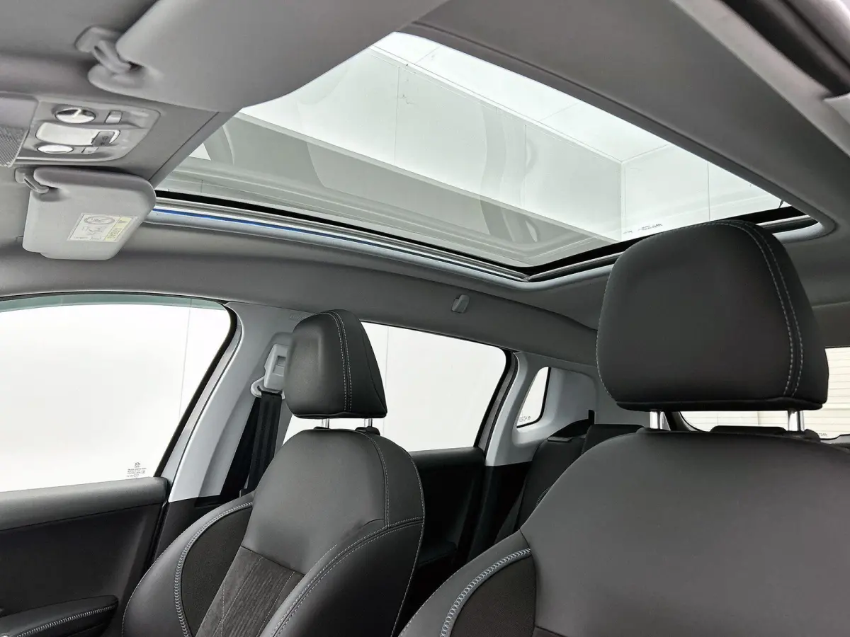 SUV Crossway 130pk Automaat | Navigatie | Panoramadak | Achteruitrijcamera | Leder/Alcantara | Climate Control | Cruise Control | Parkeersensoren | Grip Control | Apple Carplay / Android Aut