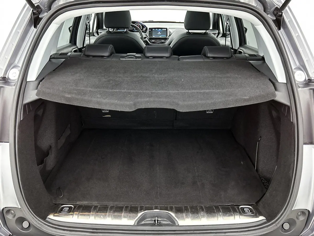 SUV Crossway 130pk Automaat | Navigatie | Panoramadak | Achteruitrijcamera | Leder/Alcantara | Climate Control | Cruise Control | Parkeersensoren | Grip Control | Apple Carplay / Android Aut