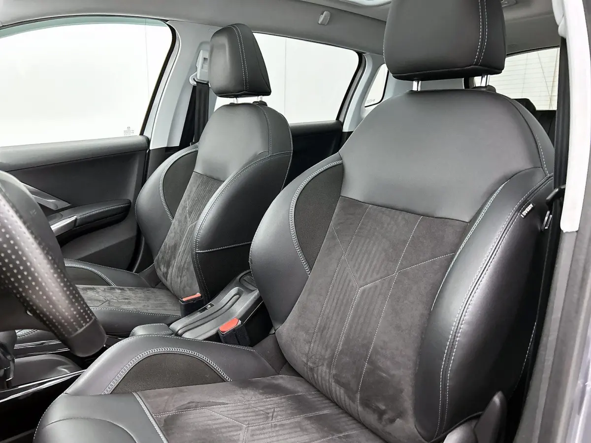 SUV Crossway 130pk Automaat | Navigatie | Panoramadak | Achteruitrijcamera | Leder/Alcantara | Climate Control | Cruise Control | Parkeersensoren | Grip Control | Apple Carplay / Android Aut