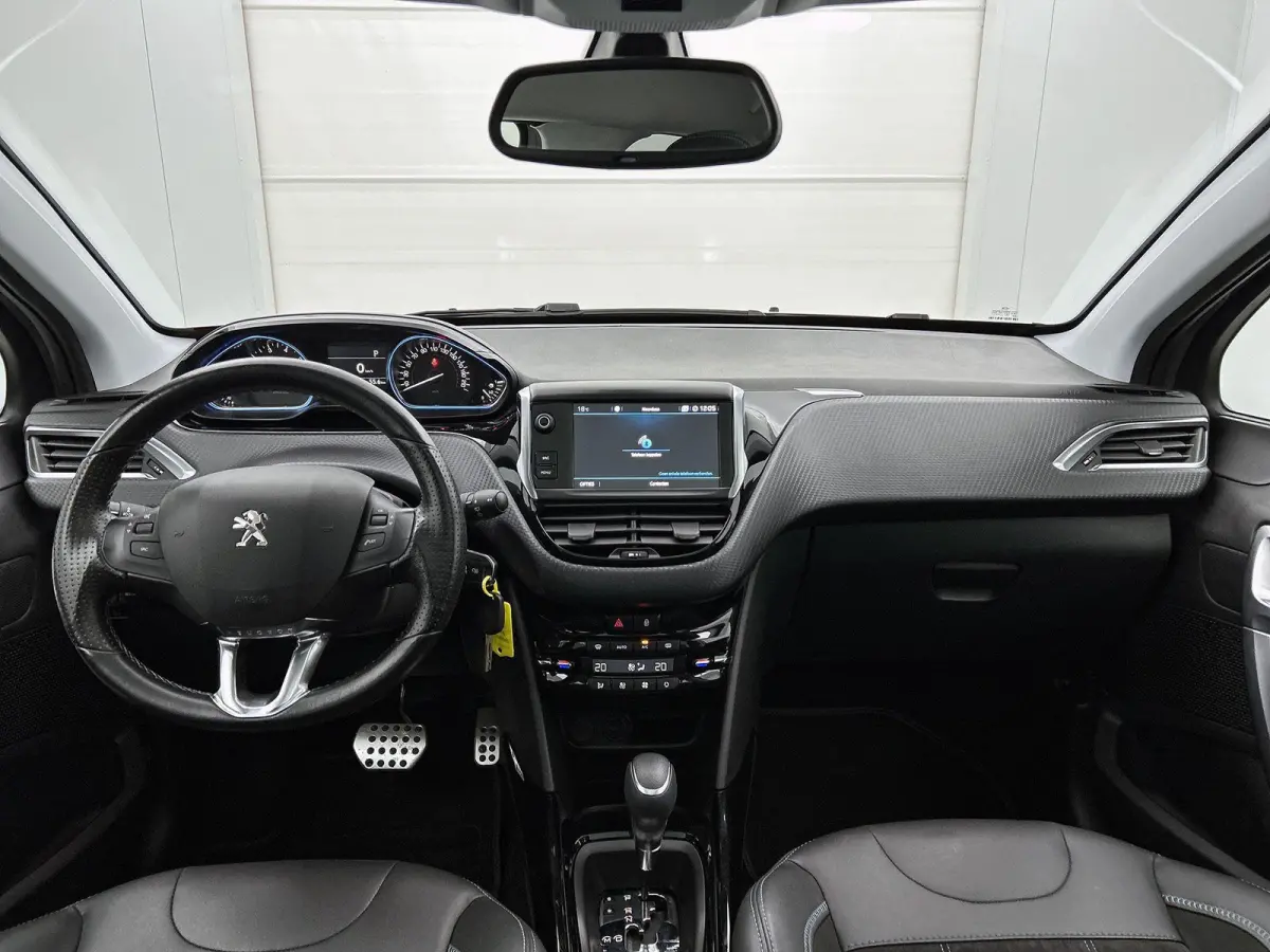 SUV Crossway 130pk Automaat | Navigatie | Panoramadak | Achteruitrijcamera | Leder/Alcantara | Climate Control | Cruise Control | Parkeersensoren | Grip Control | Apple Carplay / Android Aut