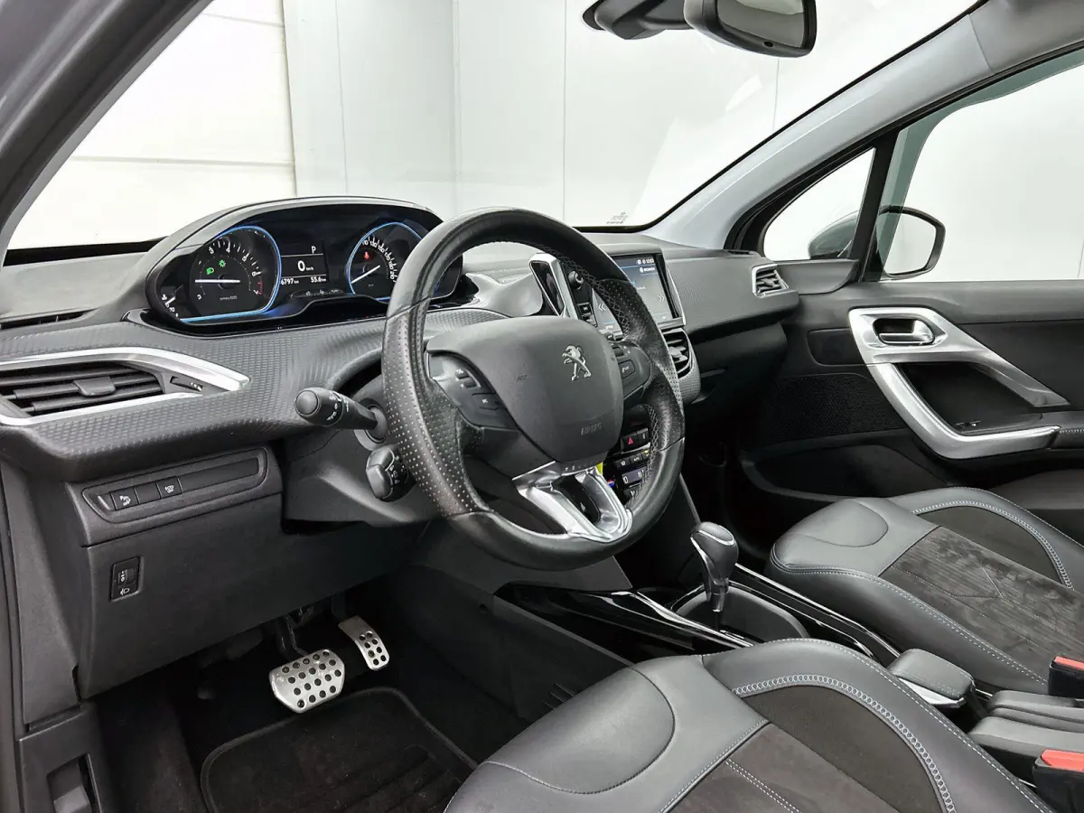 SUV Crossway 130pk Automaat | Navigatie | Panoramadak | Achteruitrijcamera | Leder/Alcantara | Climate Control | Cruise Control | Parkeersensoren | Grip Control | Apple Carplay / Android Aut