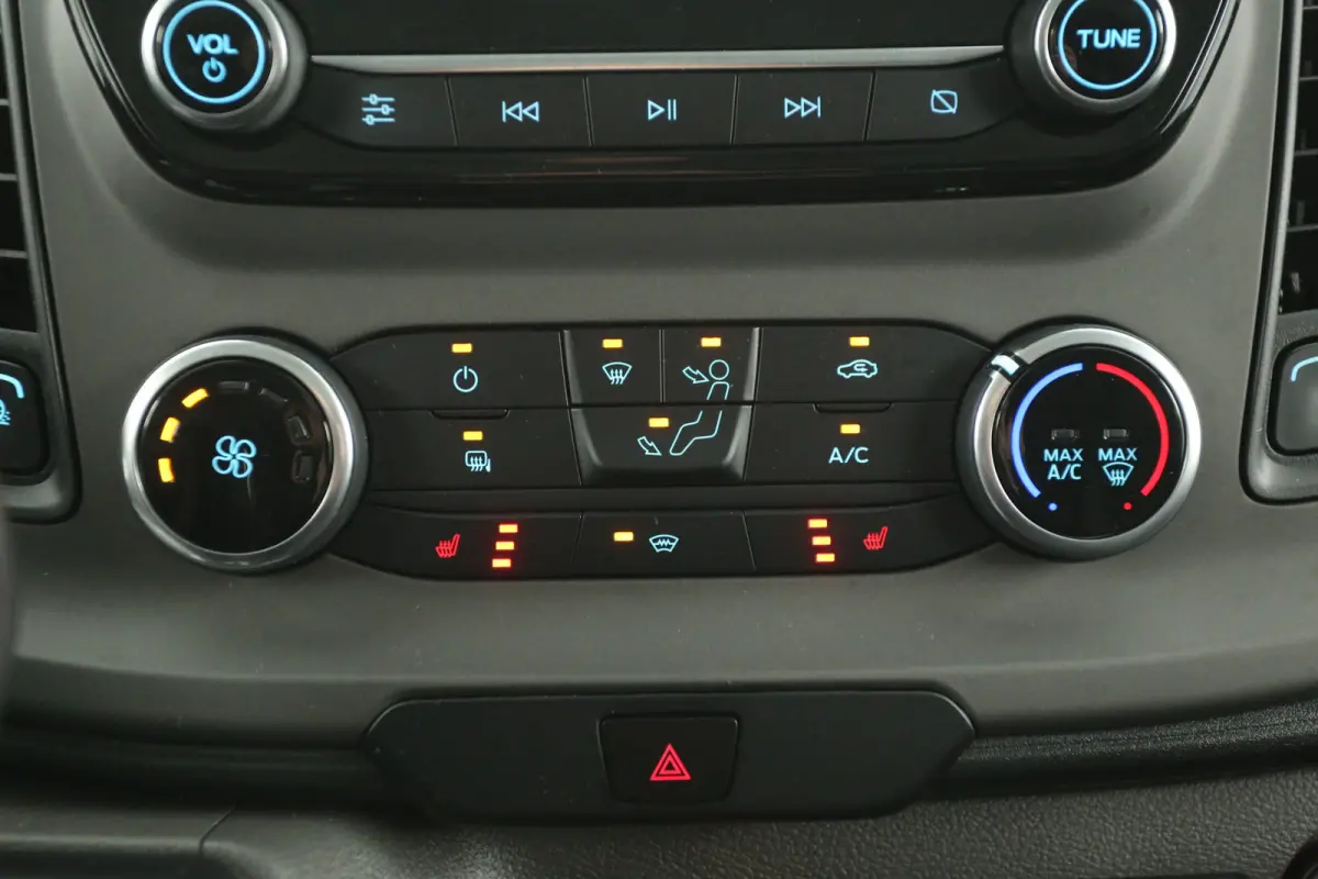 2.0 TDCI L2H1 | DC | 6 Zits | Aut. | Airco | Cruise | Camera | Trekhaak | Carplay | 2xSchuifdeur