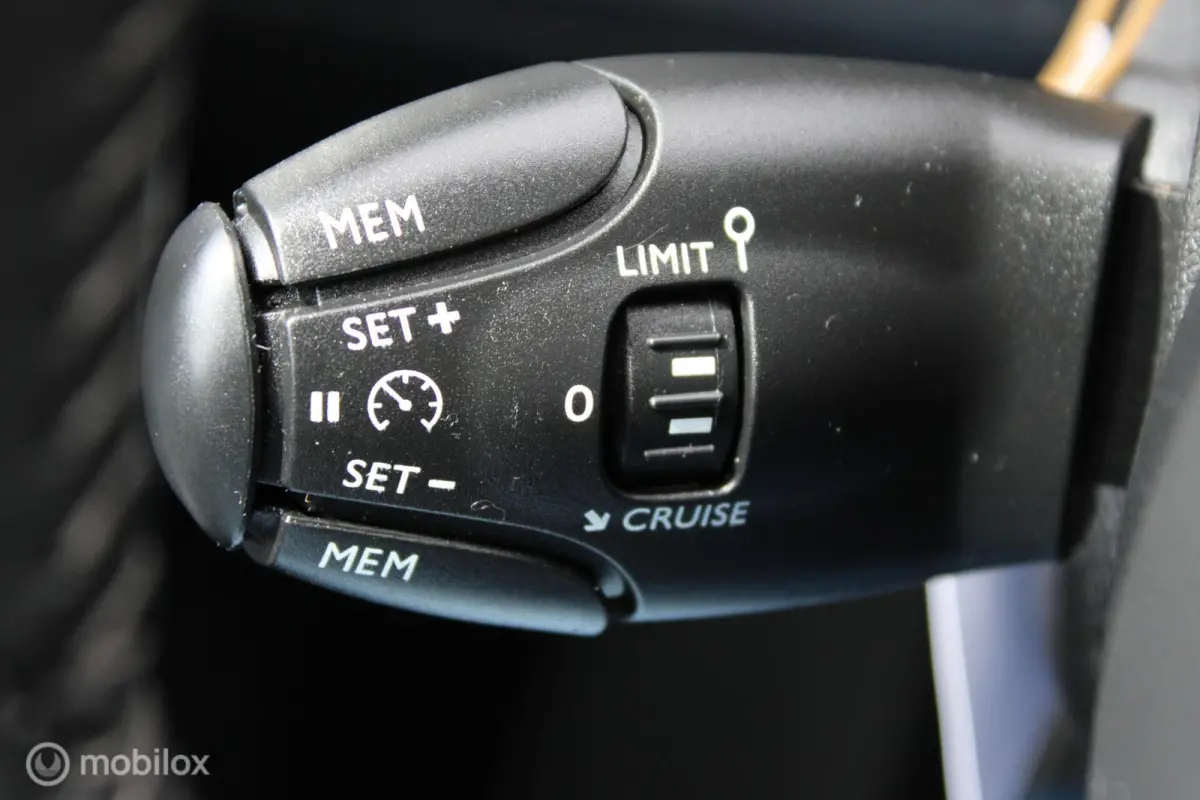1.2 110 PK Turbo PureTech Blue Lease Active, Trekhaak, Pdc voor + achter + Camera, Cruise, Clima, Navi, App connect, Nieuwe Distributieriem !