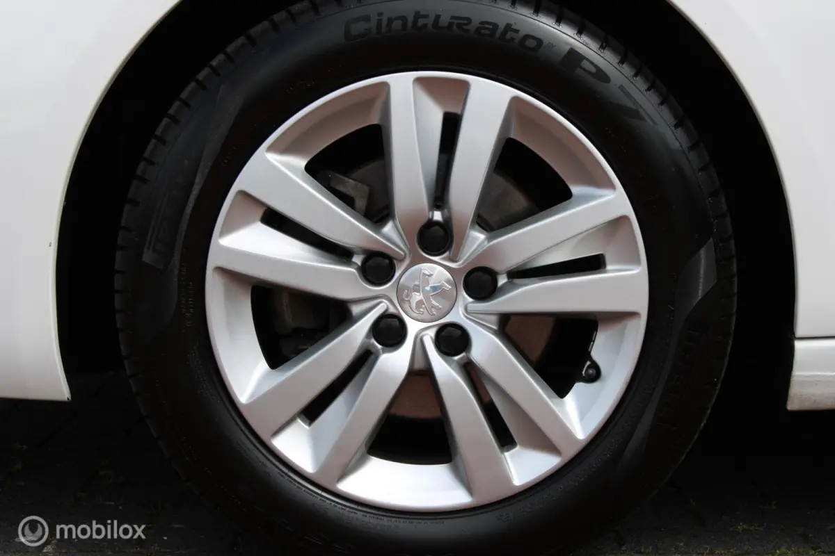 1.2 110 PK Turbo PureTech Blue Lease Active, Trekhaak, Pdc voor + achter + Camera, Cruise, Clima, Navi, App connect, Nieuwe Distributieriem !