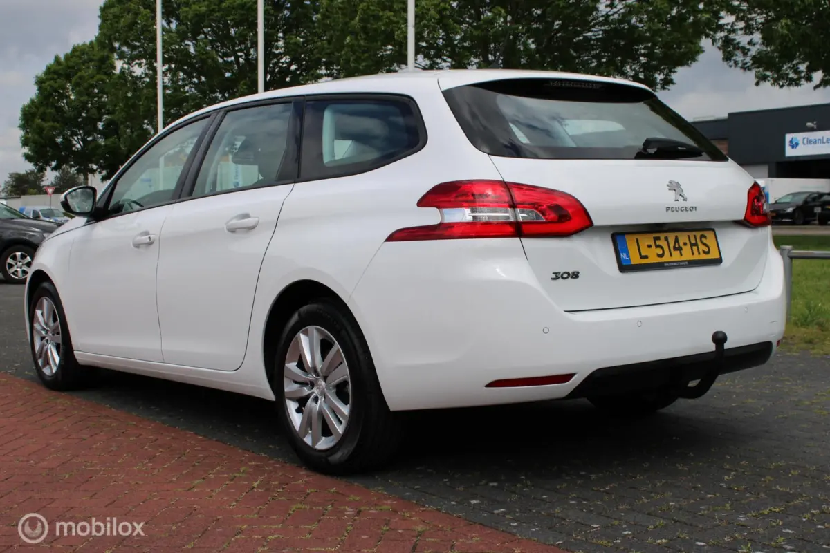 1.2 110 PK Turbo PureTech Blue Lease Active, Trekhaak, Pdc voor + achter + Camera, Cruise, Clima, Navi, App connect, Nieuwe Distributieriem !