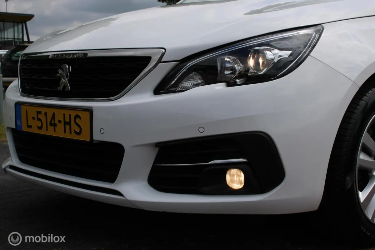 1.2 110 PK Turbo PureTech Blue Lease Active, Trekhaak, Pdc voor + achter + Camera, Cruise, Clima, Navi, App connect, Nieuwe Distributieriem !
