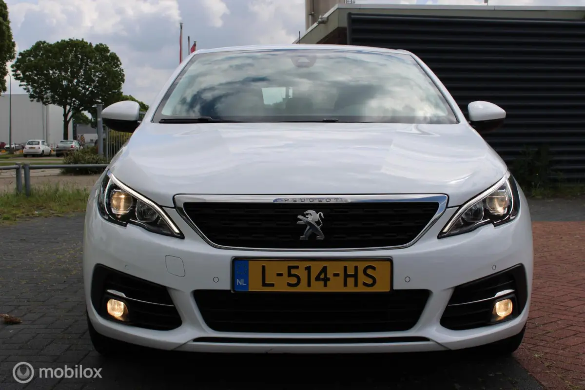 1.2 110 PK Turbo PureTech Blue Lease Active, Trekhaak, Pdc voor + achter + Camera, Cruise, Clima, Navi, App connect, Nieuwe Distributieriem !