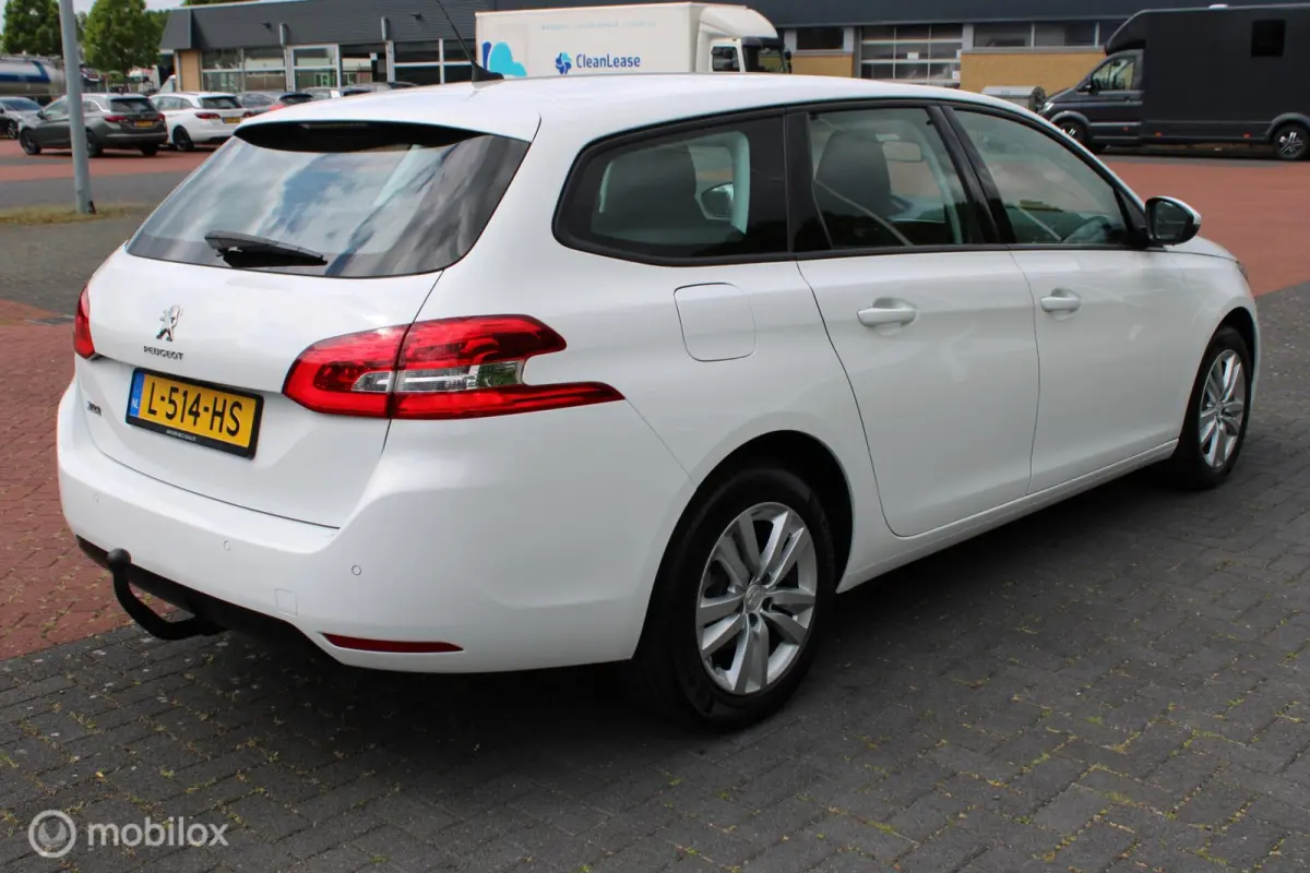 1.2 110 PK Turbo PureTech Blue Lease Active, Trekhaak, Pdc voor + achter + Camera, Cruise, Clima, Navi, App connect, Nieuwe Distributieriem !