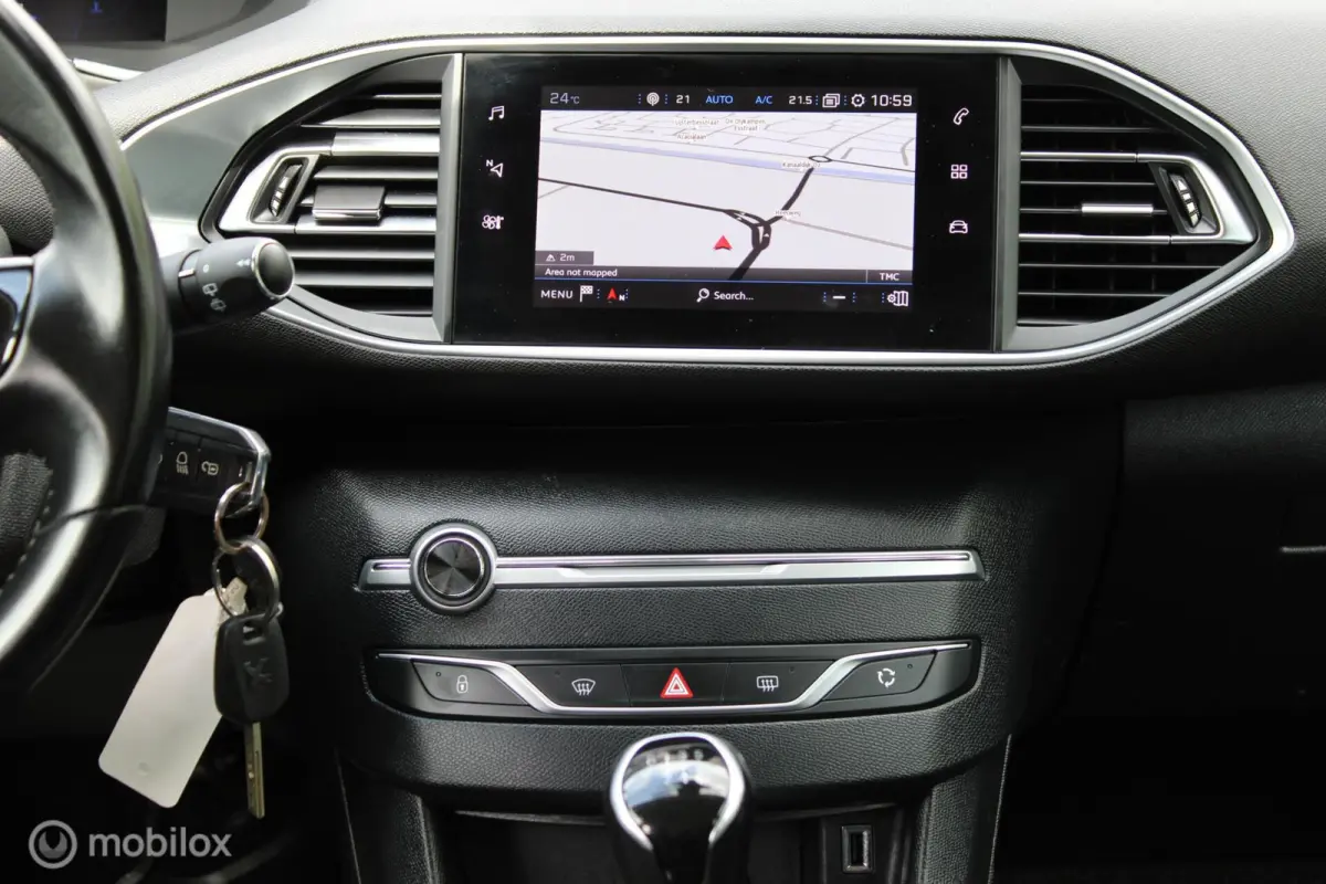 1.2 110 PK Turbo PureTech Blue Lease Active, Trekhaak, Pdc voor + achter + Camera, Cruise, Clima, Navi, App connect, Nieuwe Distributieriem !
