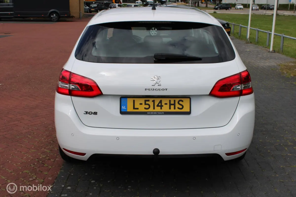 1.2 110 PK Turbo PureTech Blue Lease Active, Trekhaak, Pdc voor + achter + Camera, Cruise, Clima, Navi, App connect, Nieuwe Distributieriem !