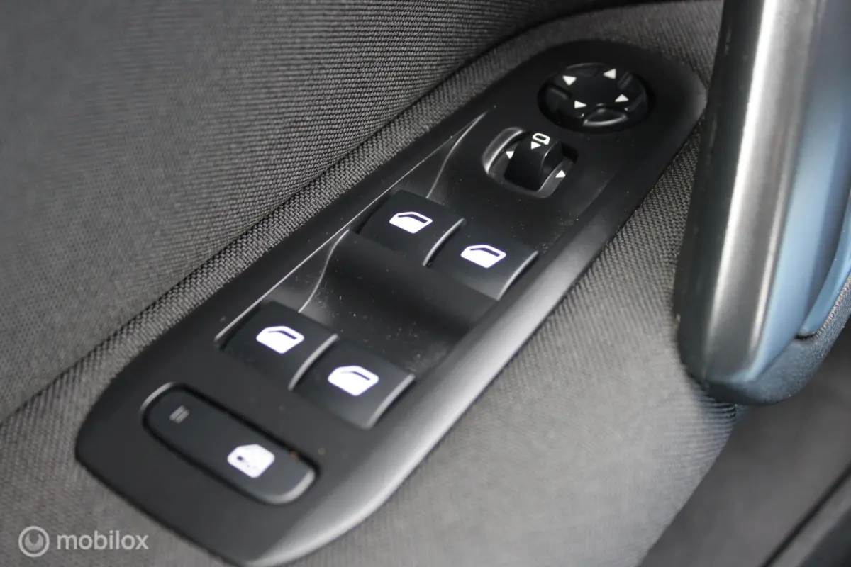 1.2 110 PK Turbo PureTech Blue Lease Active, Trekhaak, Pdc voor + achter + Camera, Cruise, Clima, Navi, App connect, Nieuwe Distributieriem !