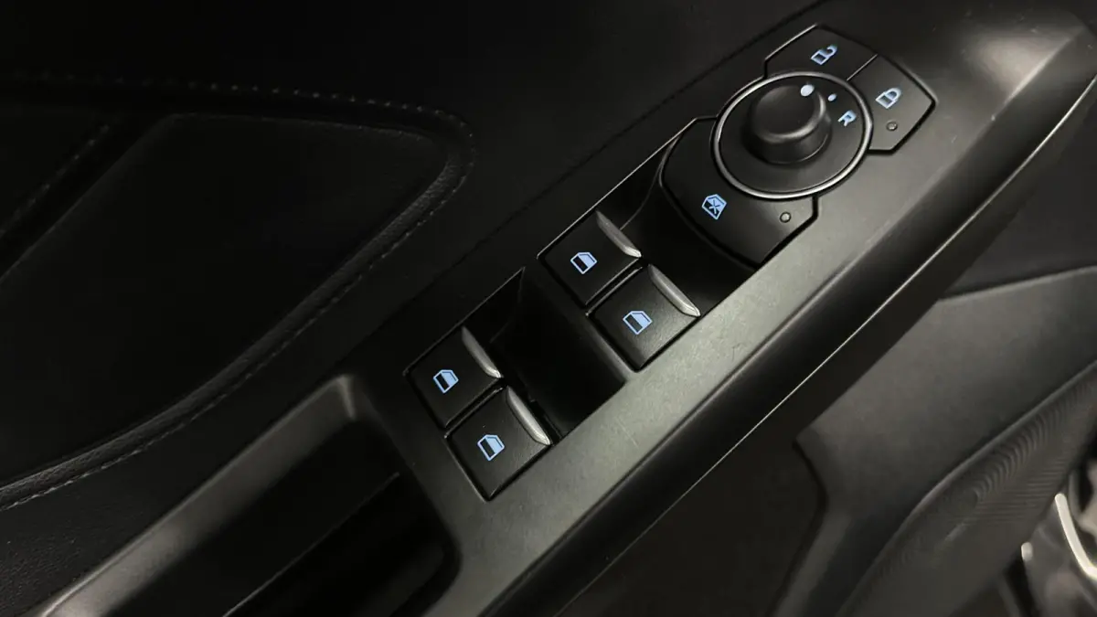 1.0 EcoBoost Hybrid Trend Edition Business CAMERA