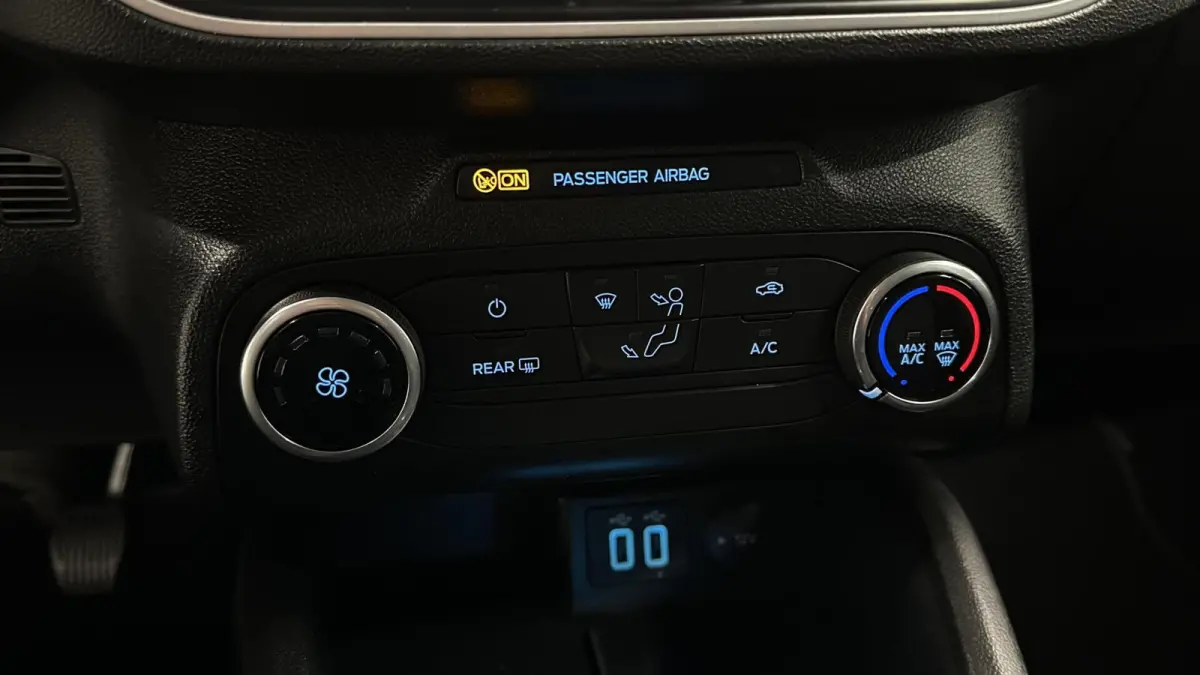 1.0 EcoBoost Hybrid Trend Edition Business CAMERA