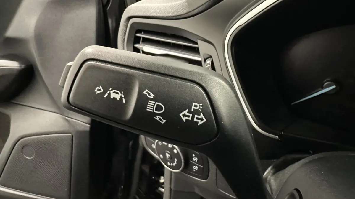 1.0 EcoBoost Hybrid Trend Edition Business CAMERA