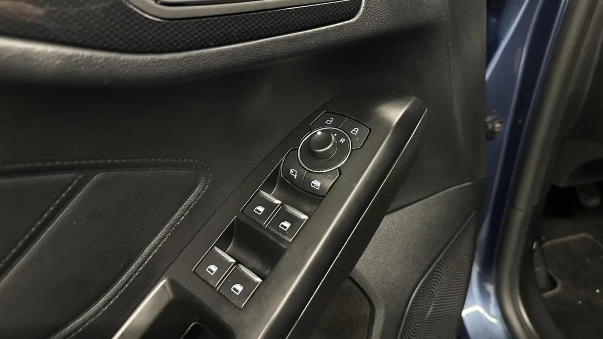 1.0 EcoBoost Hybrid Connected ST-Line CAMERA.