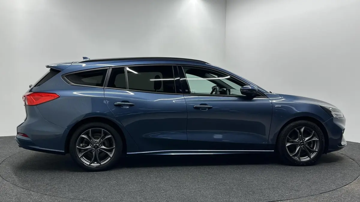 1.0 EcoBoost Hybrid Connected ST-Line CAMERA.