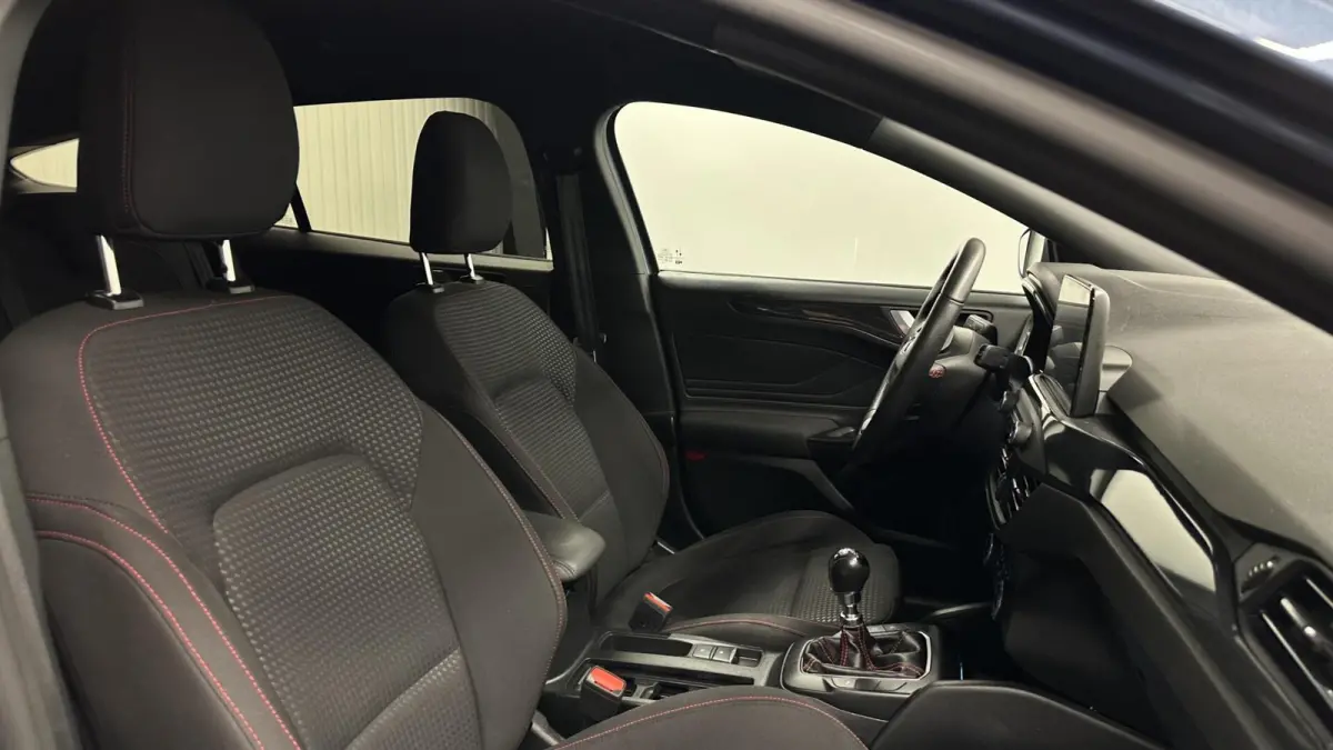 1.0 EcoBoost Hybrid Connected ST-Line CAMERA.