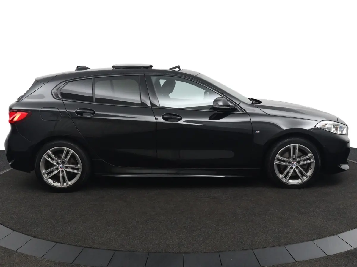 118i Business Edition | M Sport | Panoramadak | Parkeercamera | 33.282 km |