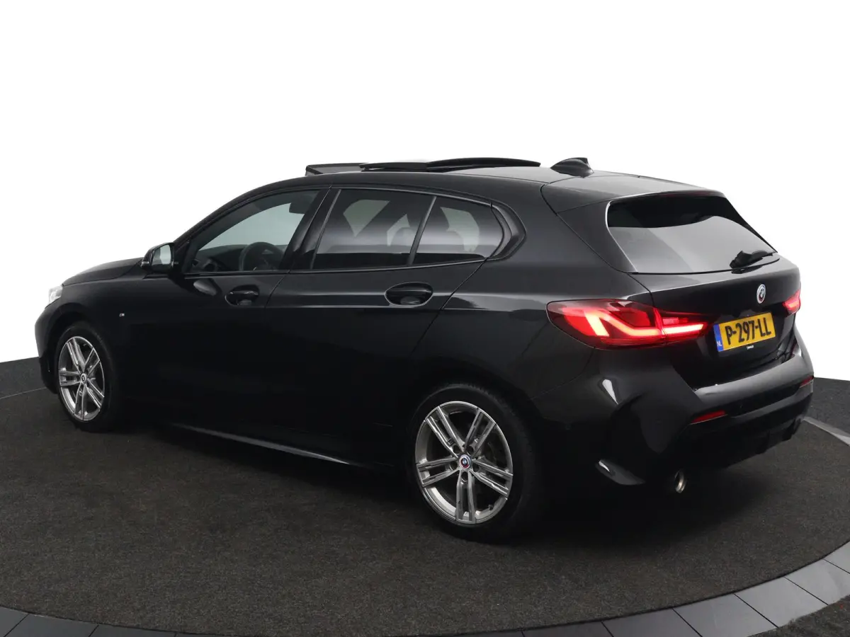 118i Business Edition | M Sport | Panoramadak | Parkeercamera | 33.282 km |