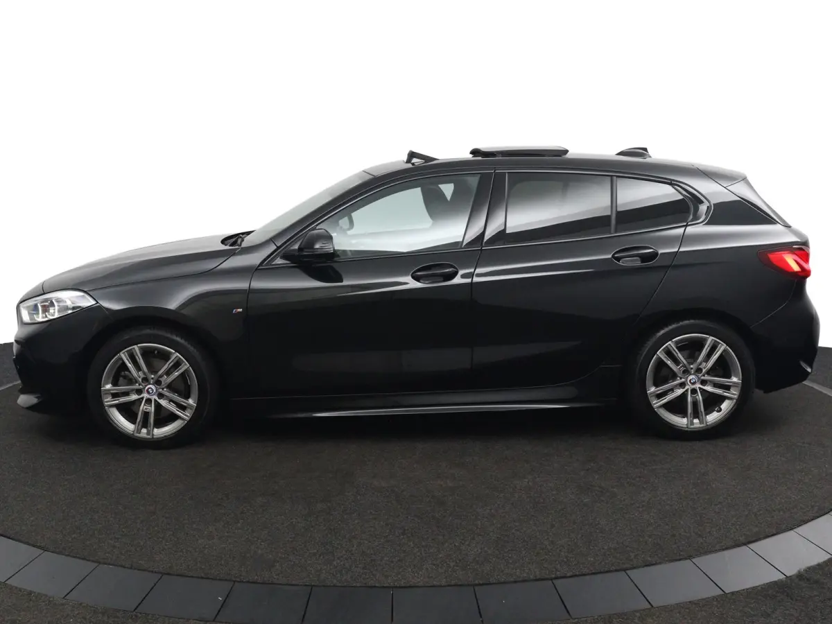 118i Business Edition | M Sport | Panoramadak | Parkeercamera | 33.282 km |