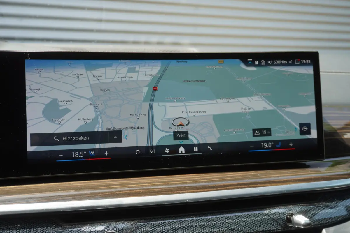 xDrive40i | 6 zitplaatsen | M Sportpakket | 21 inch LM M Dubbelspaak | Trekhaak met elektrisch wegklapbare kogel | Driving Assistant Professional | HIFI System Harman Kardon | Glazen panoram