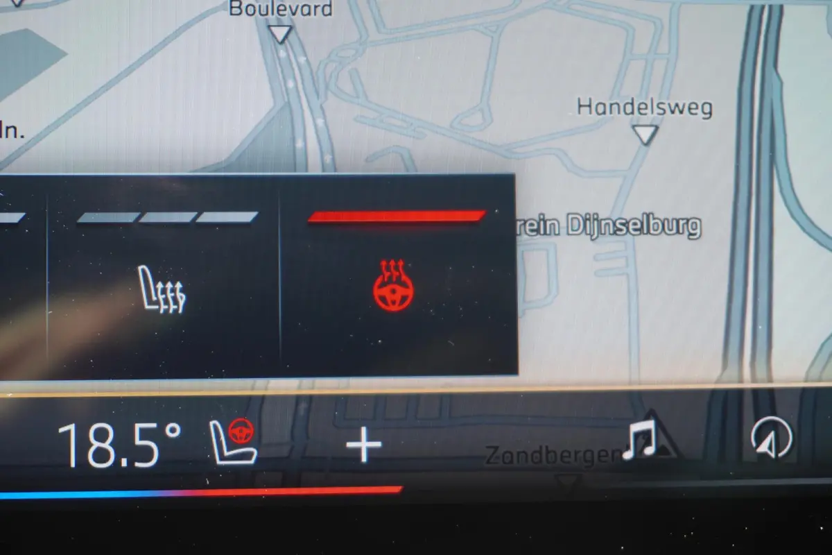 xDrive40i | 6 zitplaatsen | M Sportpakket | 21 inch LM M Dubbelspaak | Trekhaak met elektrisch wegklapbare kogel | Driving Assistant Professional | HIFI System Harman Kardon | Glazen panoram