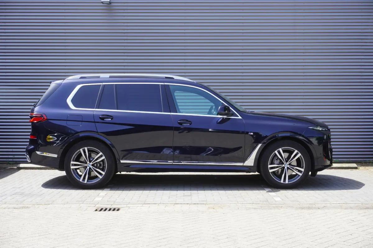 xDrive40i | 6 zitplaatsen | M Sportpakket | 21 inch LM M Dubbelspaak | Trekhaak met elektrisch wegklapbare kogel | Driving Assistant Professional | HIFI System Harman Kardon | Glazen panoram