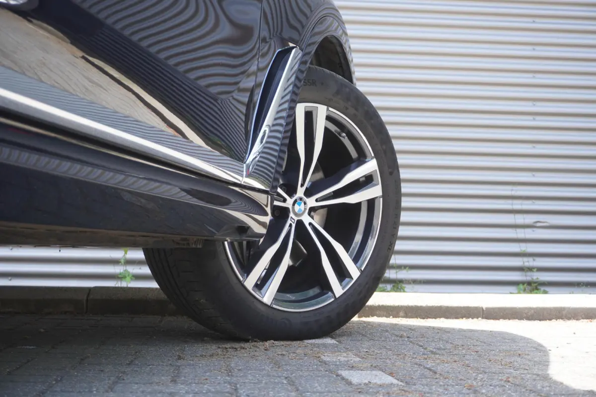 xDrive40i | 6 zitplaatsen | M Sportpakket | 21 inch LM M Dubbelspaak | Trekhaak met elektrisch wegklapbare kogel | Driving Assistant Professional | HIFI System Harman Kardon | Glazen panoram