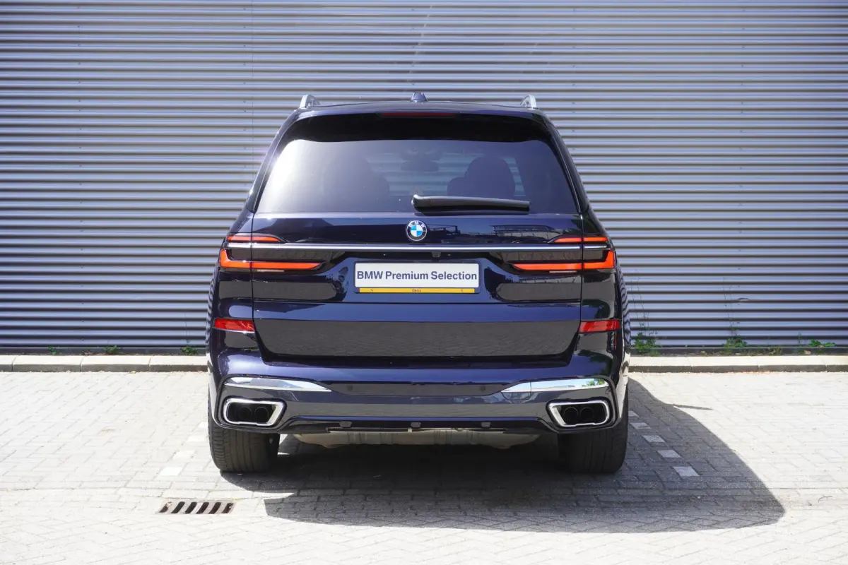 xDrive40i | 6 zitplaatsen | M Sportpakket | 21 inch LM M Dubbelspaak | Trekhaak met elektrisch wegklapbare kogel | Driving Assistant Professional | HIFI System Harman Kardon | Glazen panoram