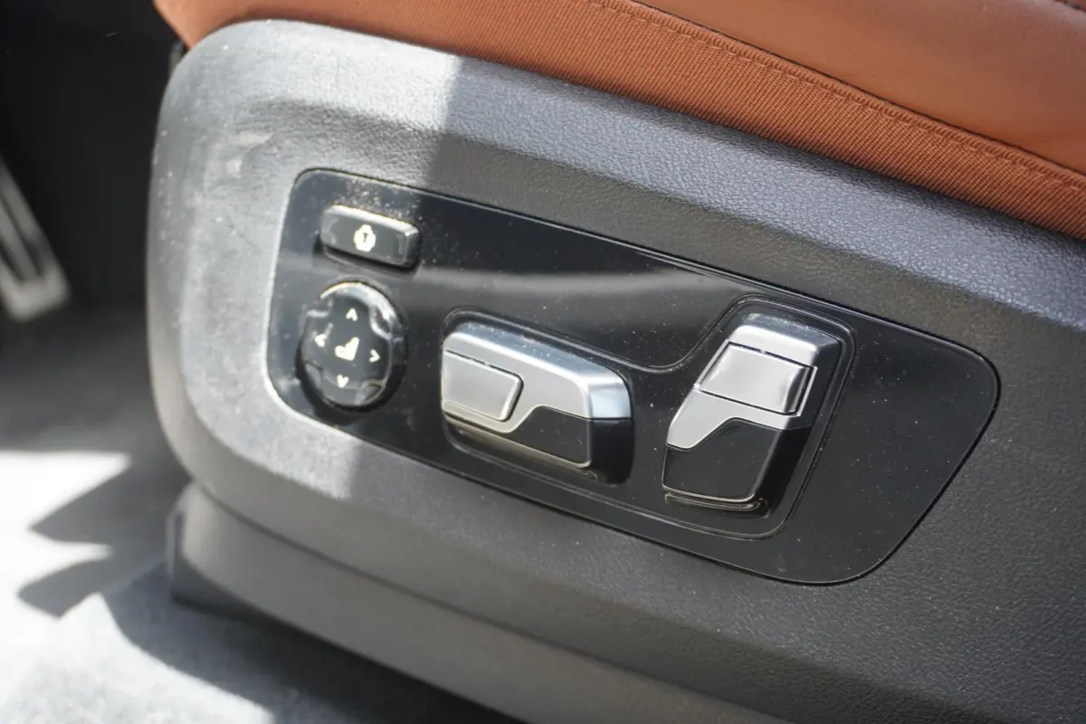 xDrive40i | 6 zitplaatsen | M Sportpakket | 21 inch LM M Dubbelspaak | Trekhaak met elektrisch wegklapbare kogel | Driving Assistant Professional | HIFI System Harman Kardon | Glazen panoram