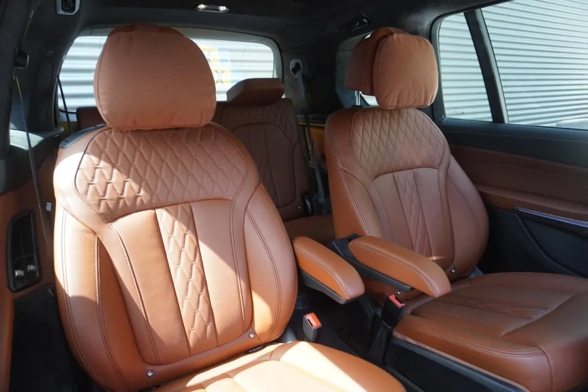 xDrive40i | 6 zitplaatsen | M Sportpakket | 21 inch LM M Dubbelspaak | Trekhaak met elektrisch wegklapbare kogel | Driving Assistant Professional | HIFI System Harman Kardon | Glazen panoram