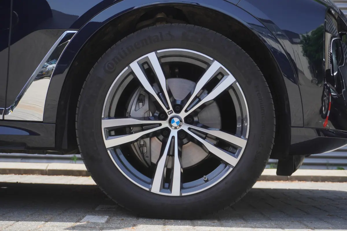 xDrive40i | 6 zitplaatsen | M Sportpakket | 21 inch LM M Dubbelspaak | Trekhaak met elektrisch wegklapbare kogel | Driving Assistant Professional | HIFI System Harman Kardon | Glazen panoram