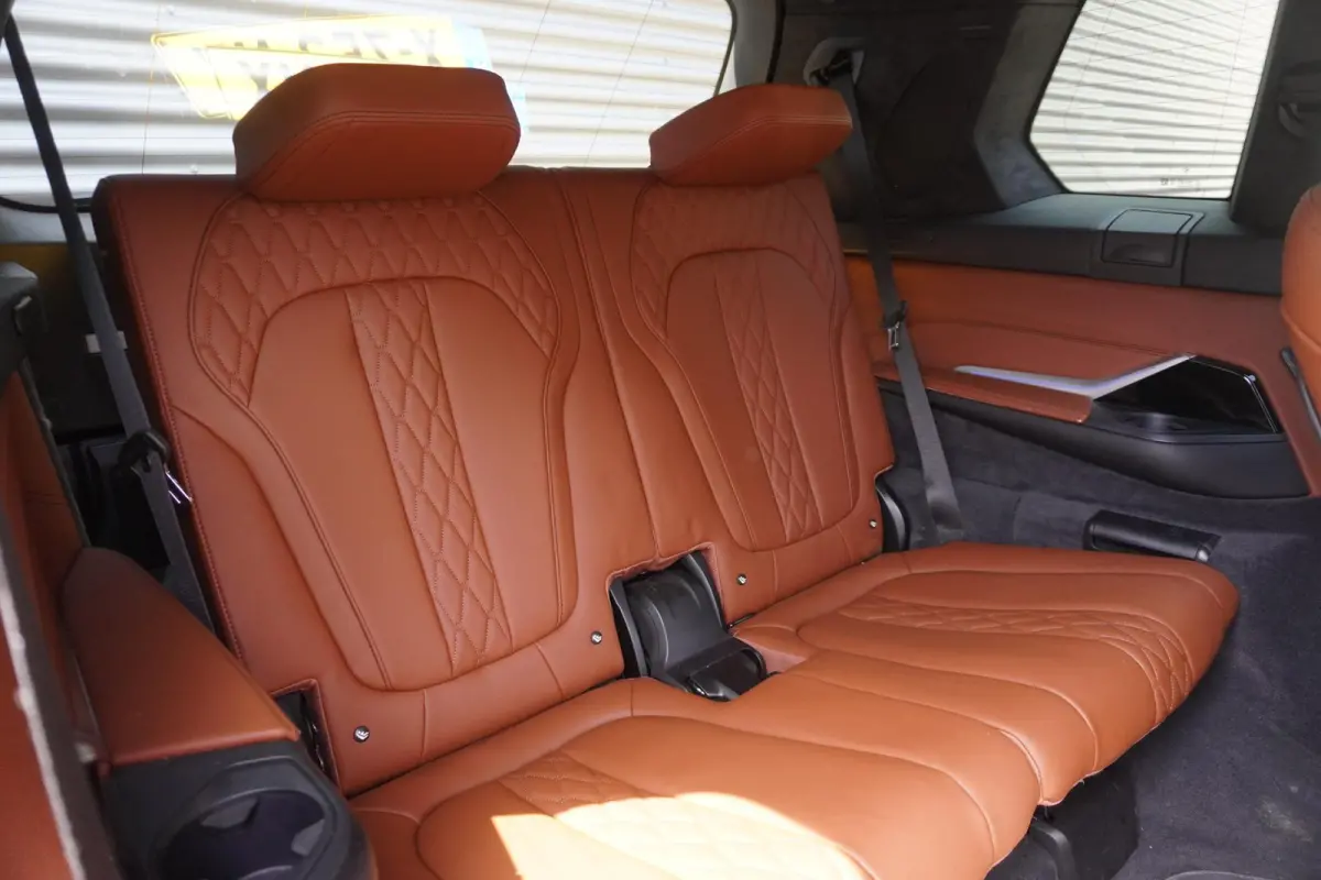 xDrive40i | 6 zitplaatsen | M Sportpakket | 21 inch LM M Dubbelspaak | Trekhaak met elektrisch wegklapbare kogel | Driving Assistant Professional | HIFI System Harman Kardon | Glazen panoram