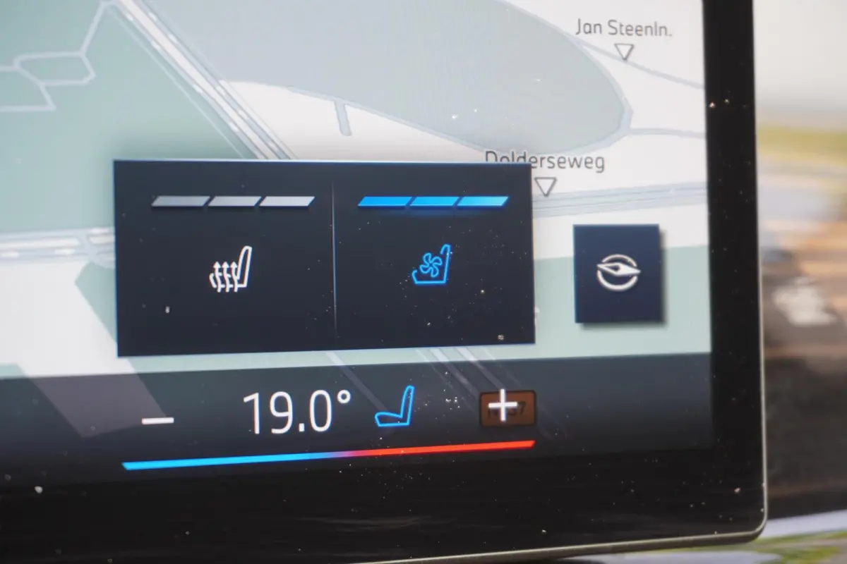 xDrive40i | 6 zitplaatsen | M Sportpakket | 21 inch LM M Dubbelspaak | Trekhaak met elektrisch wegklapbare kogel | Driving Assistant Professional | HIFI System Harman Kardon | Glazen panoram