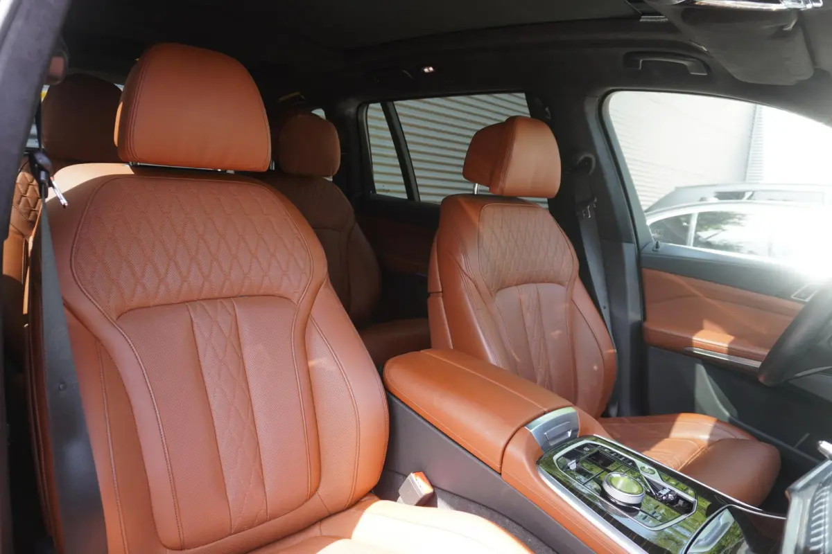xDrive40i | 6 zitplaatsen | M Sportpakket | 21 inch LM M Dubbelspaak | Trekhaak met elektrisch wegklapbare kogel | Driving Assistant Professional | HIFI System Harman Kardon | Glazen panoram