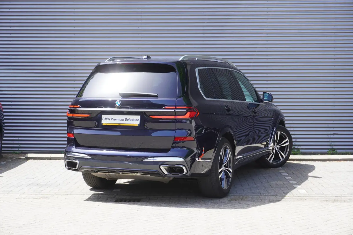 xDrive40i | 6 zitplaatsen | M Sportpakket | 21 inch LM M Dubbelspaak | Trekhaak met elektrisch wegklapbare kogel | Driving Assistant Professional | HIFI System Harman Kardon | Glazen panoram
