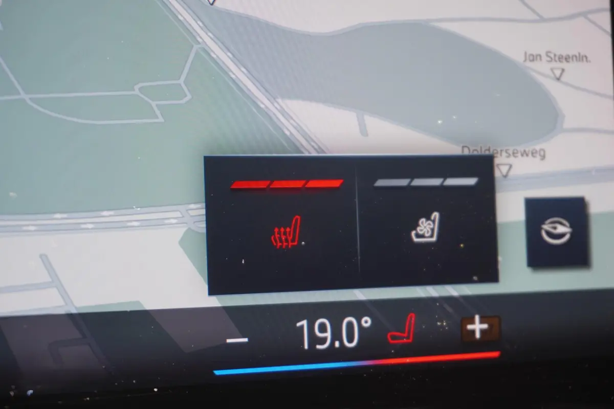 xDrive40i | 6 zitplaatsen | M Sportpakket | 21 inch LM M Dubbelspaak | Trekhaak met elektrisch wegklapbare kogel | Driving Assistant Professional | HIFI System Harman Kardon | Glazen panoram