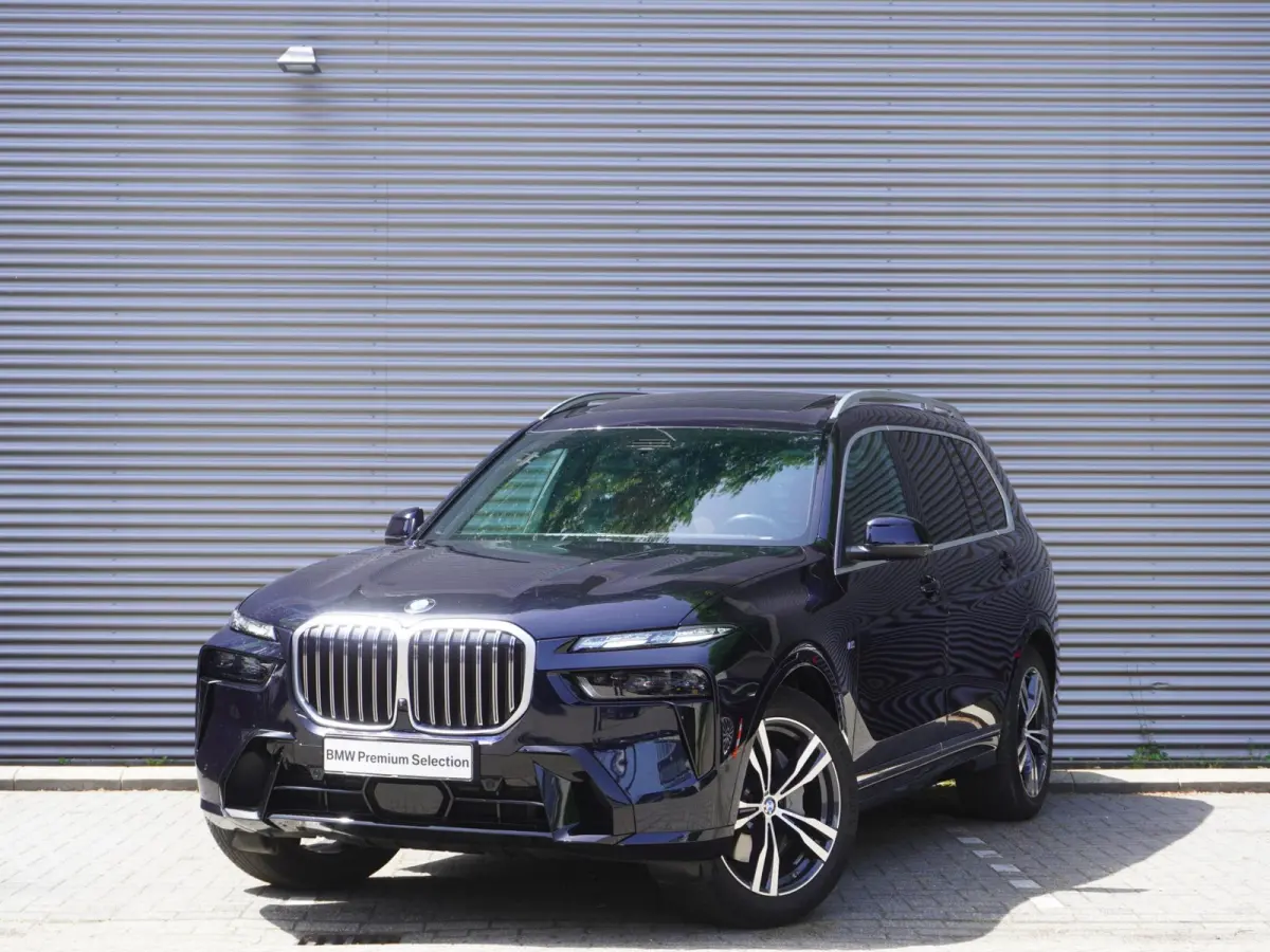 xDrive40i | 6 zitplaatsen | M Sportpakket | 21 inch LM M Dubbelspaak | Trekhaak met elektrisch wegklapbare kogel | Driving Assistant Professional | HIFI System Harman Kardon | Glazen panoram
