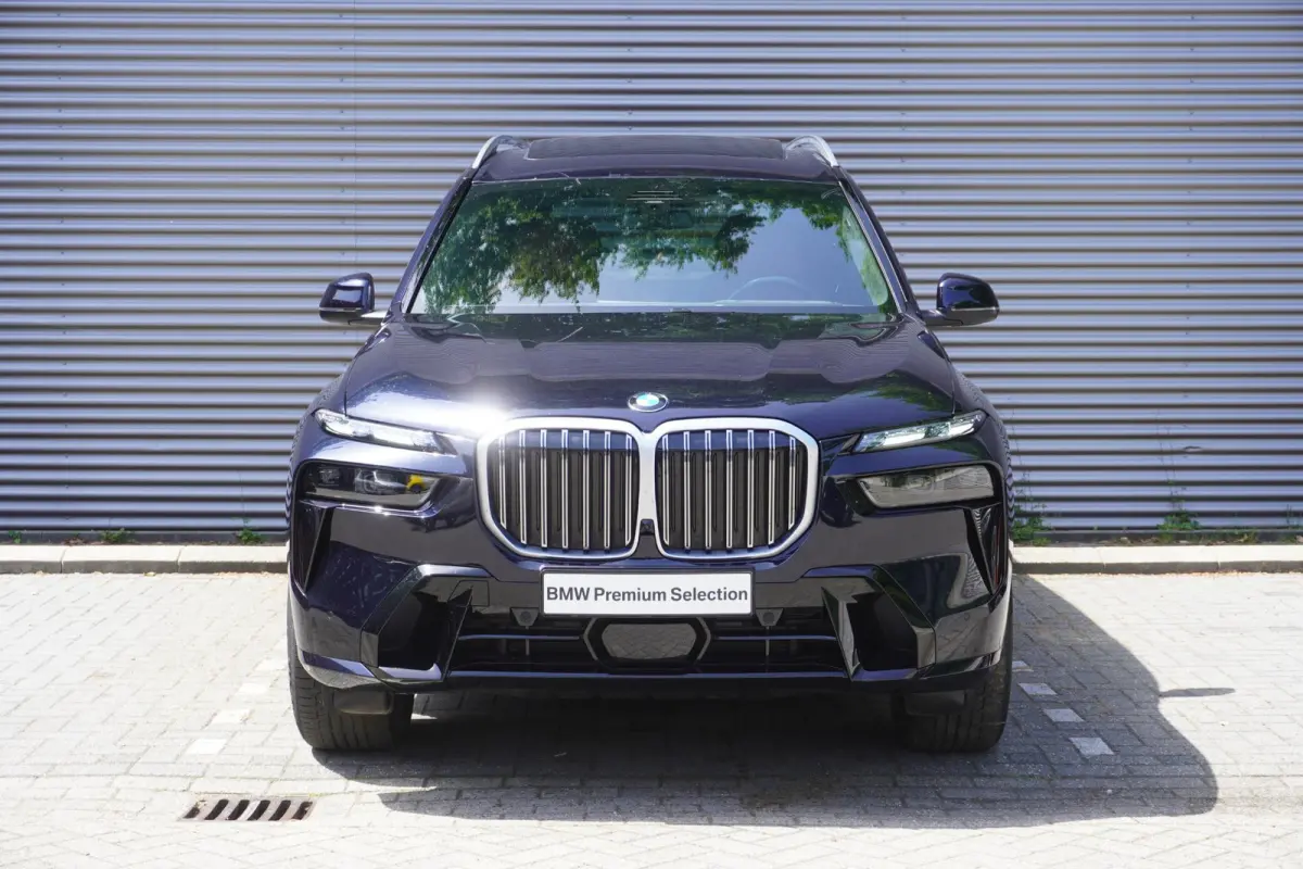 xDrive40i | 6 zitplaatsen | M Sportpakket | 21 inch LM M Dubbelspaak | Trekhaak met elektrisch wegklapbare kogel | Driving Assistant Professional | HIFI System Harman Kardon | Glazen panoram