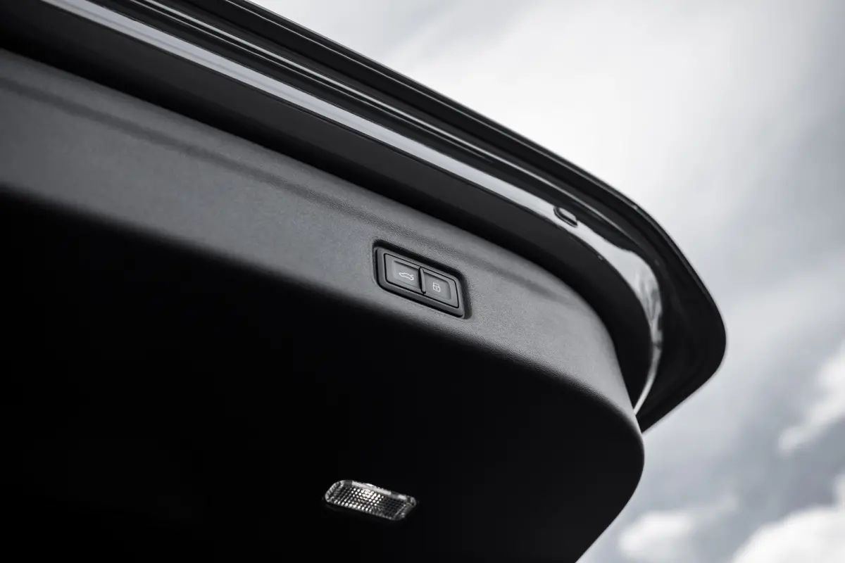 S edition 100 kWh | Panoramadak | Luchtvering | Bang & Olufsen | HUD |