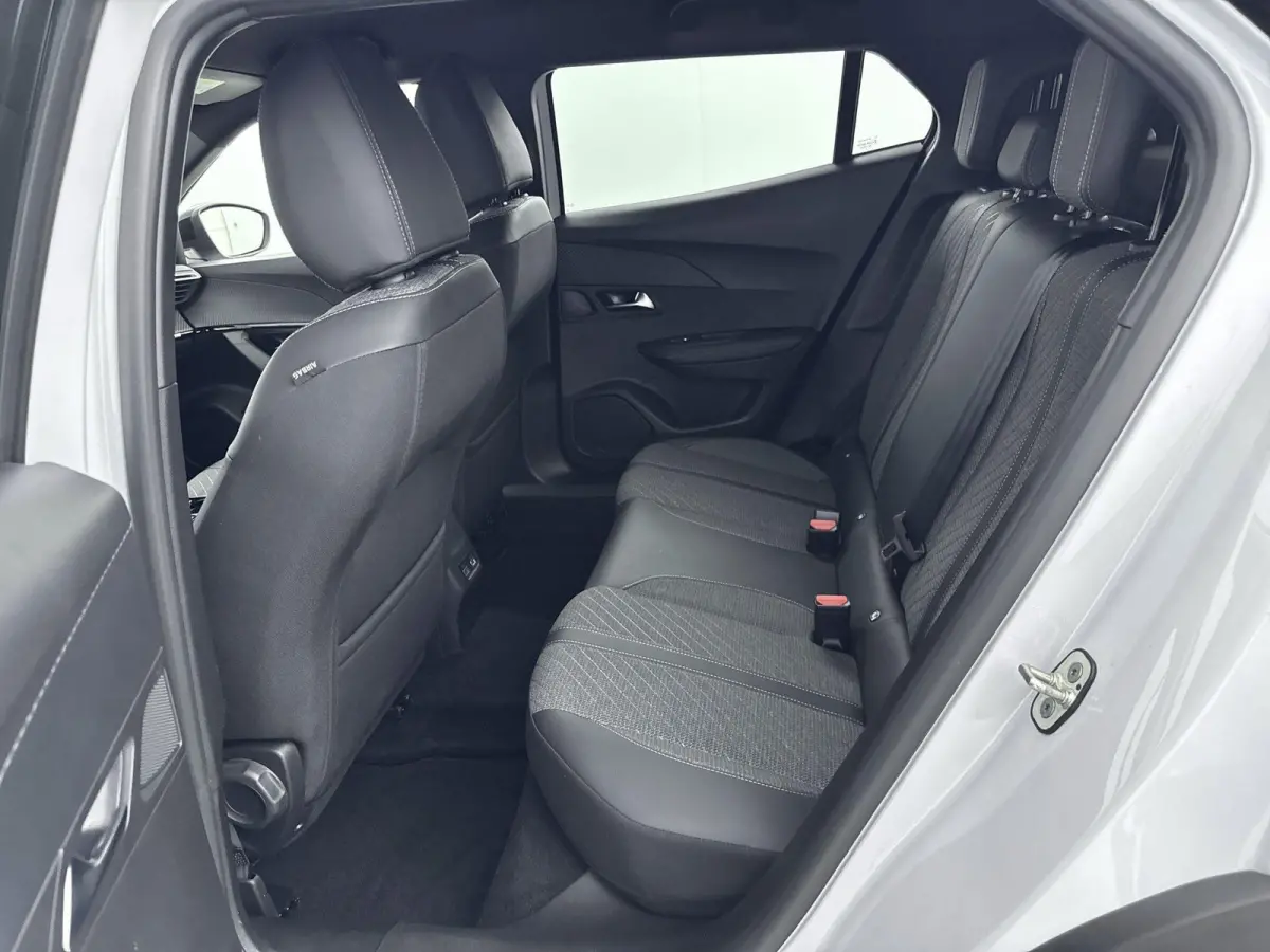SUV 100pk Allure | Navigatie | CarPlay | Parkeerhulp | LED Koplampen