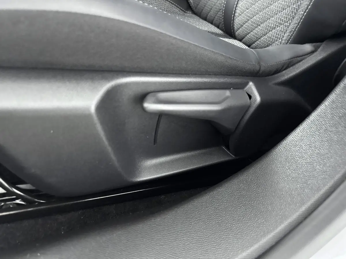 SUV 100pk Allure | Navigatie | CarPlay | Parkeerhulp | LED Koplampen