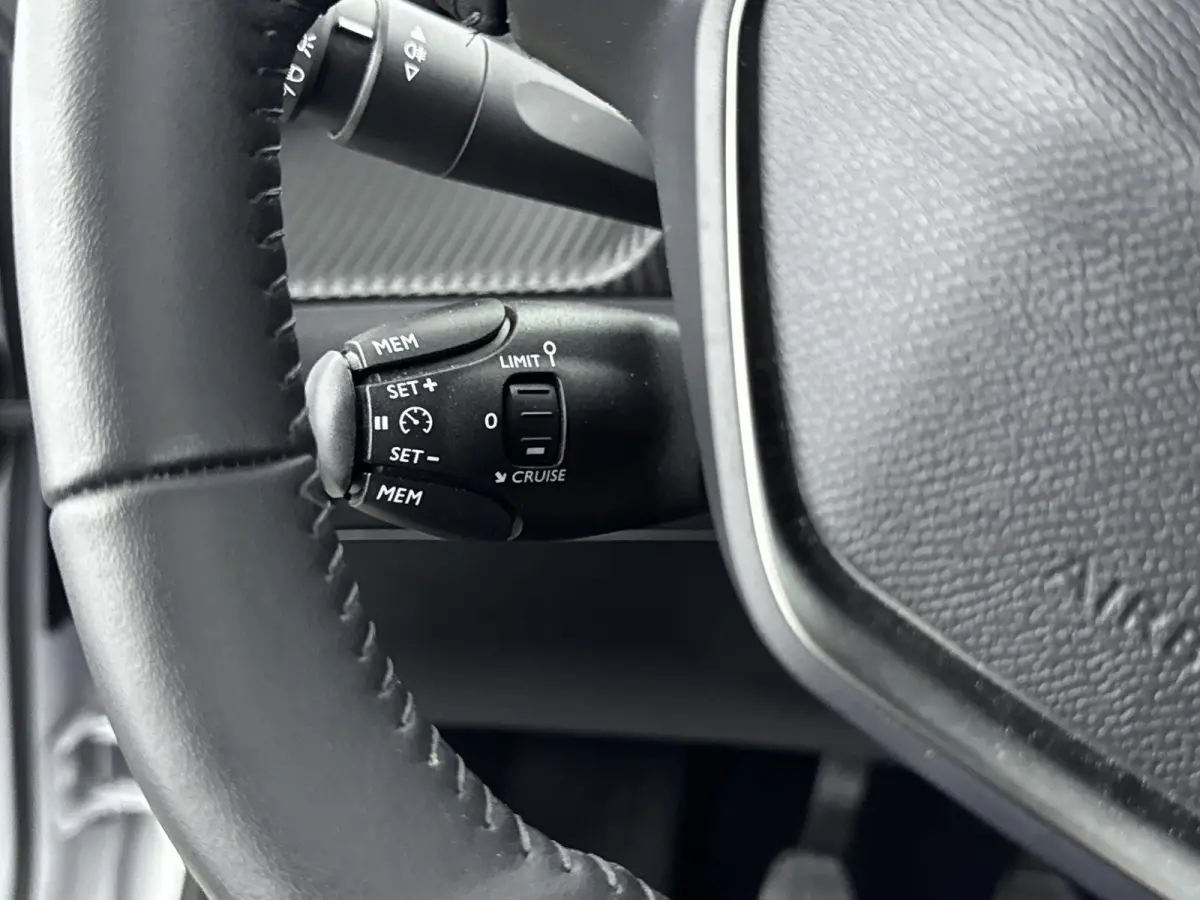SUV 100pk Allure | Navigatie | CarPlay | Parkeerhulp | LED Koplampen