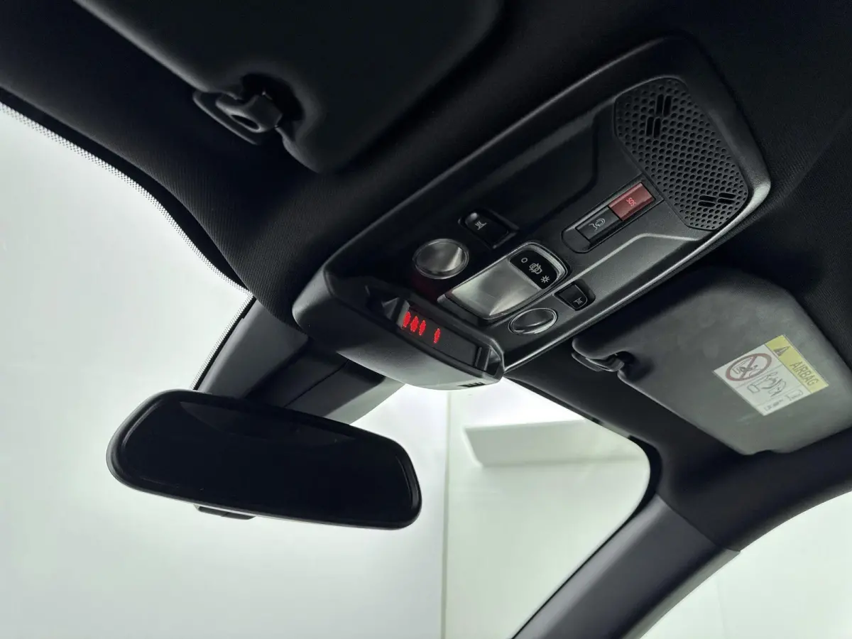 SUV 100pk Allure | Navigatie | CarPlay | Parkeerhulp | LED Koplampen