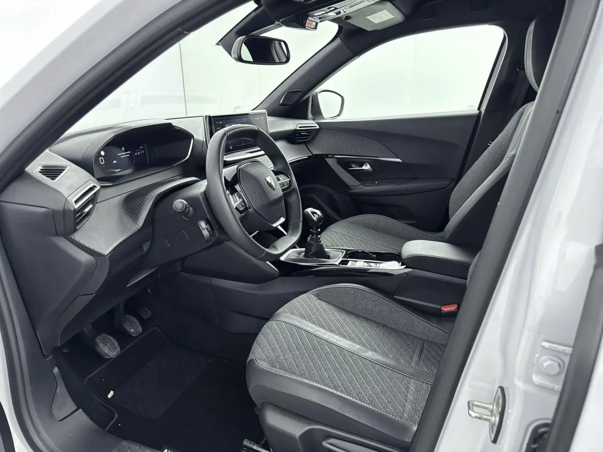 SUV 100pk Allure | Navigatie | CarPlay | Parkeerhulp | LED Koplampen