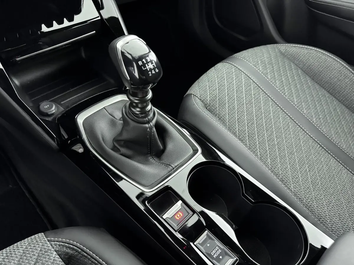 SUV 100pk Allure | Navigatie | CarPlay | Parkeerhulp | LED Koplampen